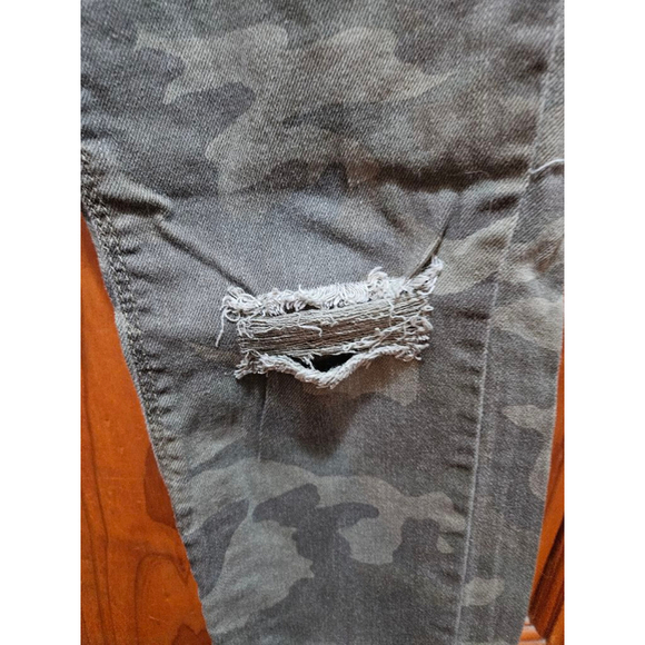 Women's (Juniors) Camo Slit Knee Destructed Skinny Denim Jeans SZ 9 Deep Olive - Picture 7 of 11